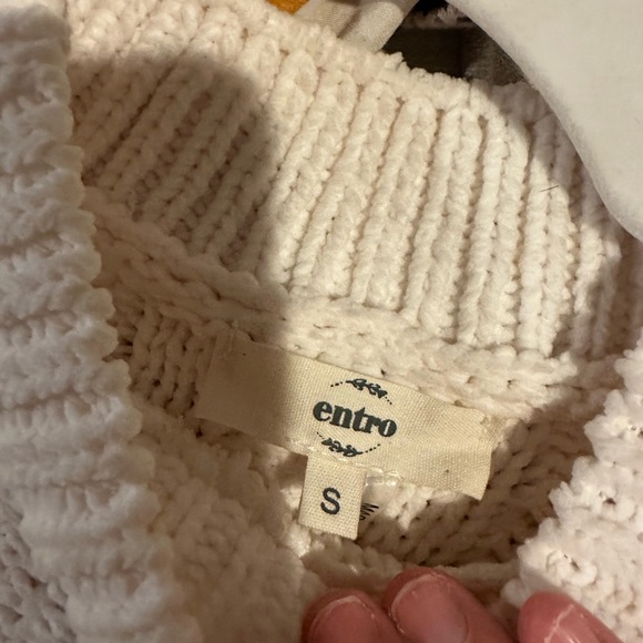 Entro Cream Cable Knit Sweater with Pink Bows - Picture 3 of 6